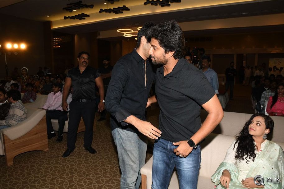 100-Days-of-Love-Movie-Audio-Launch